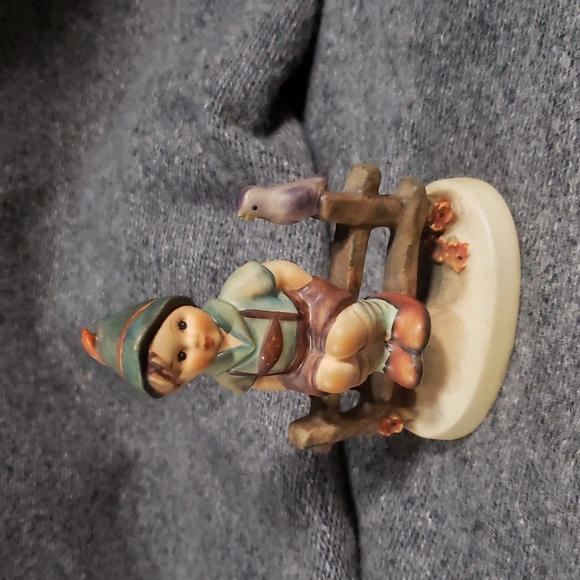 Hummell/Goebel Wayside Harmony- Boy on a Fence 4" - Picture 2 of 8